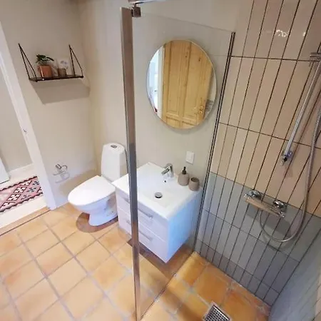 Unique And Charming 2 Bedroom With Free Parking