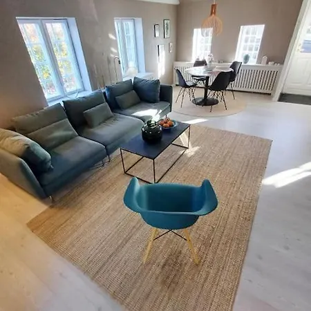 Appartement Unique And Charming 2 Bedroom With Free Parking *